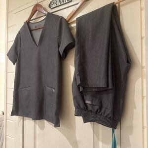 Figs scrubs medium, gray with teal tie